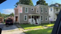 King bed, Spacious 4 bed, 2bth house with a workspace, laundry in unit, WiFi.