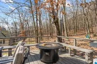 Hot Tub and Spacious Deck with Woodland Views - Charming Mountain Retreat