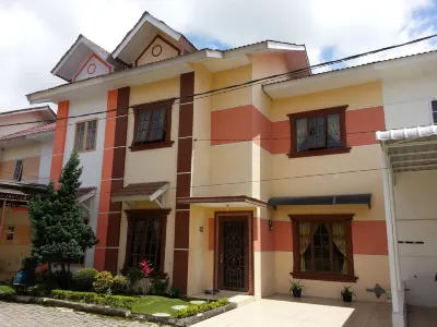 VILLA MUTIARA ASRI BERASTAGI Hotel dekat Lau Debuk-Debuk