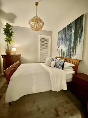 Luxury condo 1 block to BART, one stop to SF, 1 mile to Jack London Square