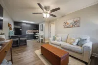 Tallahassee Gem-Next to Doak and CollegeTown-Ideal for FSU weekend.3 minute walk