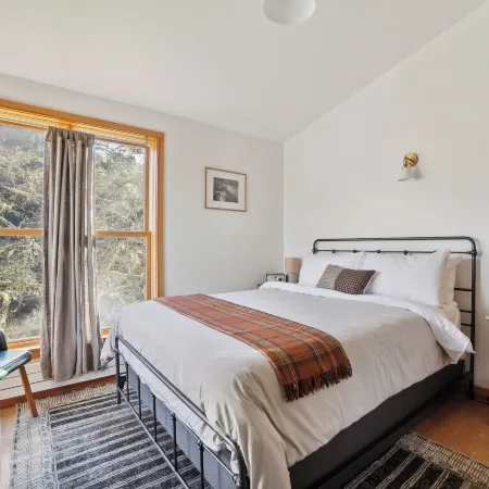 Limantour Lodge
