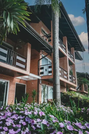 Village du Lac Hotel Отели рядом с достопримечательностью «Vila Encantada»