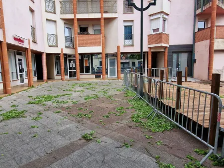 AKA Appart'Hotel " le Petit Coin de Lavaur" Отели в г. Фьяк