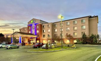 Holiday Inn Express & Suites Dewitt (Syracuse)