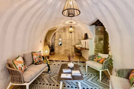 Au Ralenti du Lierre Отели в г. Кабриер-д'Авиньон