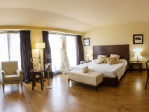 巴瓦斯特羅城市大酒店 韋斯卡省酒店