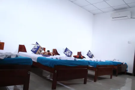 Llt Tourist Inn and Safari Jeep Отели в г. Сольявева