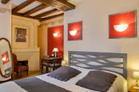 Logis Manoir de la Giraudière Hôtels à : Beaumont-en-Véron
