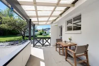 Archway Motels & Chalets Hotels in Albert Town