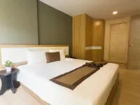 Ramada Tenn Ekamai Отели рядом с достопримечательностью «Тхонг Лор»
