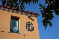 Hotel AR Isabel de Farnesio فنادق في La Granja de San Ildefonso