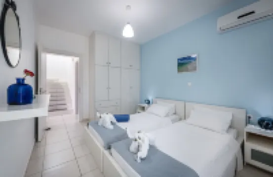 Xenos Villa 1 with Private Swimming Pool Near the Sea