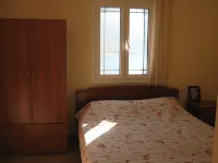 Beachfront Apartment - Sleeps 3 & Free Parking