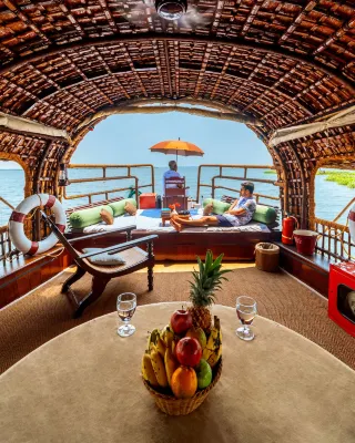 Spice Coast Cruises CGH Earth-Houseboat - เรือสำราญ