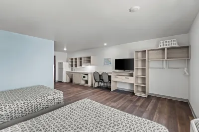 WoodSpring Suites
