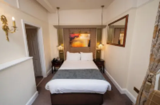 博爾城堡酒店 - 格林國王旅館 馬爾堡酒店