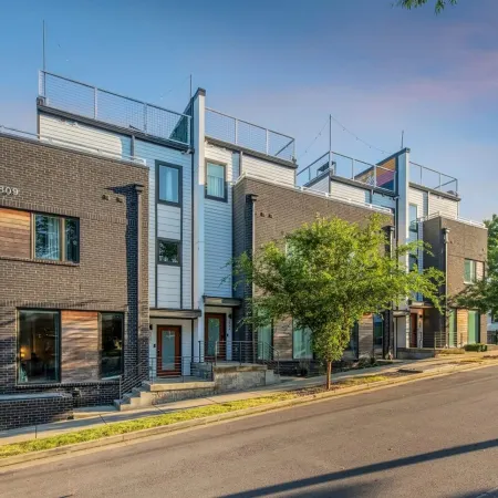 Luxury Retreat: Rooftop Hot Tub Double Deck & Game Room