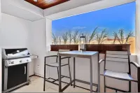 4 Br Roof Deck Hot Tub Steps to Beach Dining