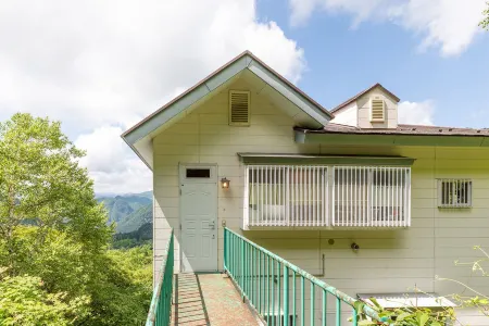A Villa in the Forest in Minamikaruizawa