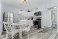 레드어닝에서의 멋진 풀 홈인 171 워싱턴 ~ 둔 아워 씽 ~ 유닛 D ~ 2 베드룸 집 포트마이어비치 호텔