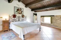 Azienda Agrituristica le Puzelle Отели в г. Стронголи