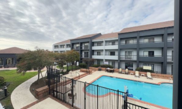 Super 8 by Wyndham Dallas Love Field Airport