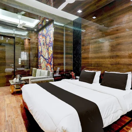 Modern Comfort Stays at Swarop Nagar Kanpur