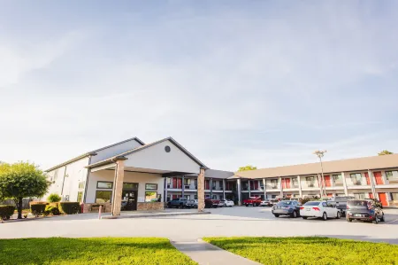 Palace Inn Baytown @ TX-330 Spur & Rollingbrook Отели рядом с достопримечательностью «Baytown Wetlands Center»