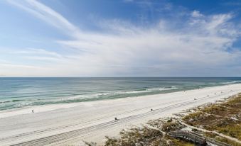 AquaVista by Book That Condo