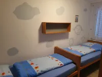 Elfe - Apartments: Three-Bedroom Apartment for 6 Guests with Patio