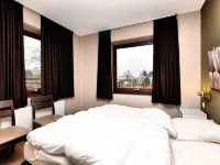 Unique Holiday Home with Pool Near Park & Ski Area