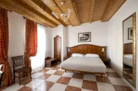 Hotel Ungheria Varese 1946 Hotels in Varese