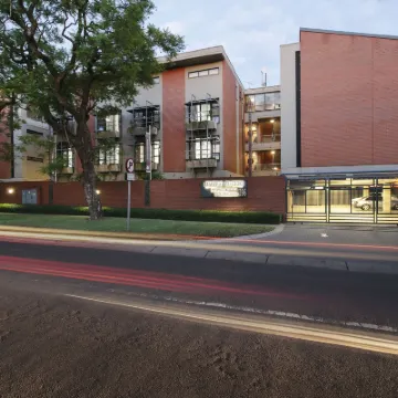 阿布色魯特法林登公寓 鄰近洛夫託斯球場的酒店