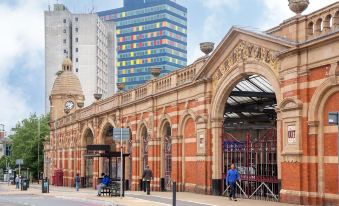 Leicester's Lyter Living