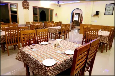 The Ranikhet Continental Отели рядом с достопримечательностью «Golu Devta temple»