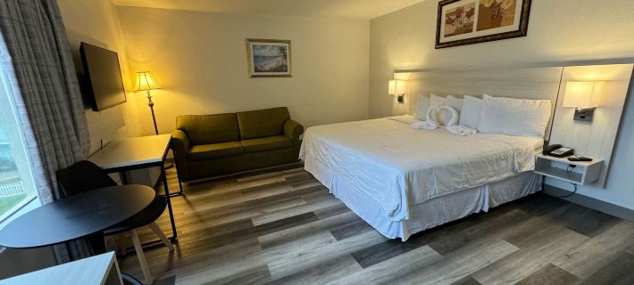 Emerald Shores Hotel - Daytona Beach Hotels in Volusia County