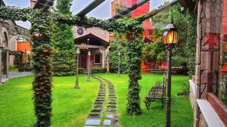 Quinta del Rey Hotel Отели в г. Метепек