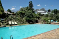 Cathedral Peak Hotel - Pools