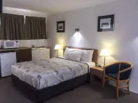 Ten Dollar Town Motel