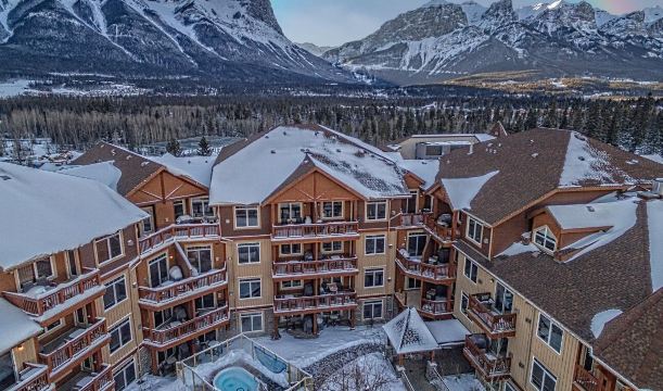 Falcon Crest Lodge by Clique