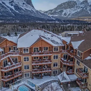 Falcon Crest Lodge by Clique