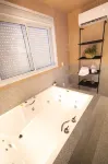هوتل آند بوزادا فافاريتو - جاكوزي