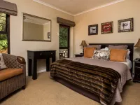 Whale View Manor & Spa Hotels near Long Beach