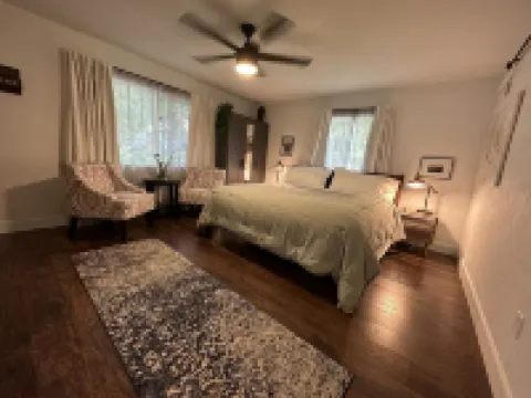 The Pines Inn and Cottages