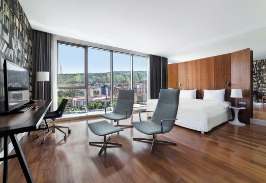 홀리데이 인 트빌리시