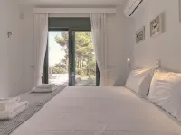 Ouzo Stone House 2 with Private Pool Ξενοδοχεία στην πόλη Πλωμάρι