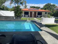 Parrot Resort Moalboal Отели в г. Моолбол