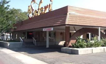 Safari Motel