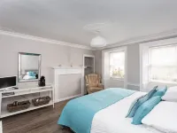 The Crown Guest House Hotels in Dunbar